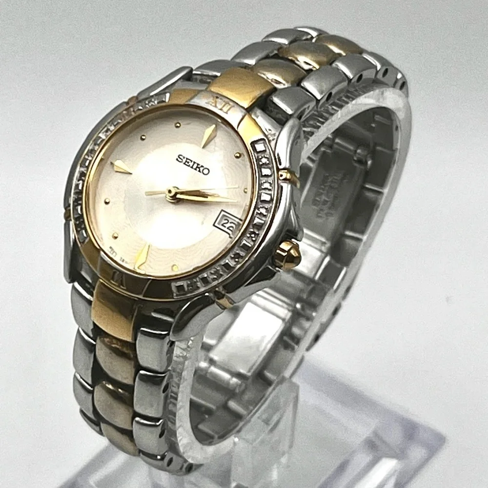Seiko Vintage Saphire Crystal Round Silver Gold tones Ladies Watch Working
